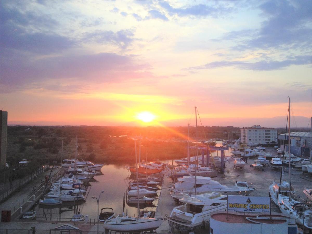 Holidays Penthouse Vues Panoramiques Sur Le Port Naval,Un Sejour Elegant Assure " Wifi Parquing Gratuit Roses Exteriér fotografie