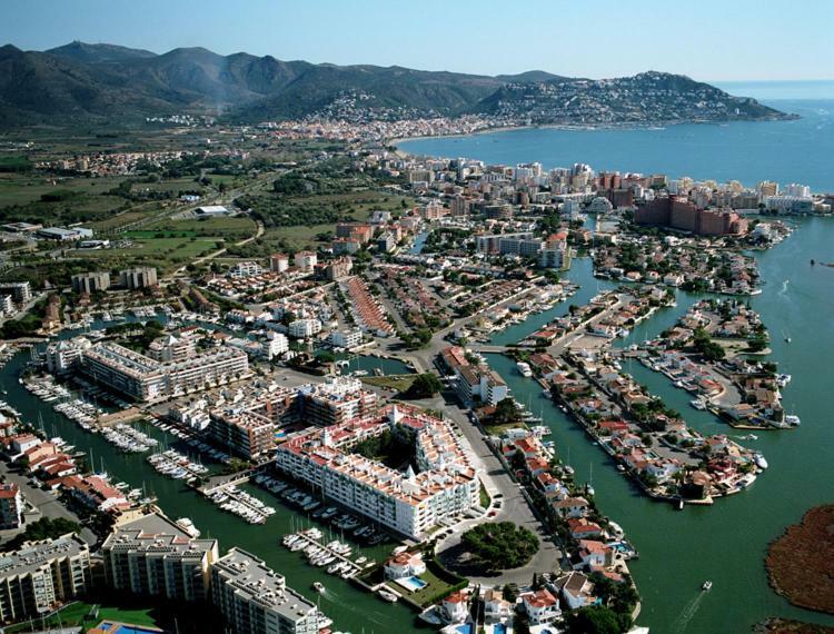 Holidays Penthouse Vues Panoramiques Sur Le Port Naval,Un Sejour Elegant Assure " Wifi Parquing Gratuit Roses Exteriér fotografie